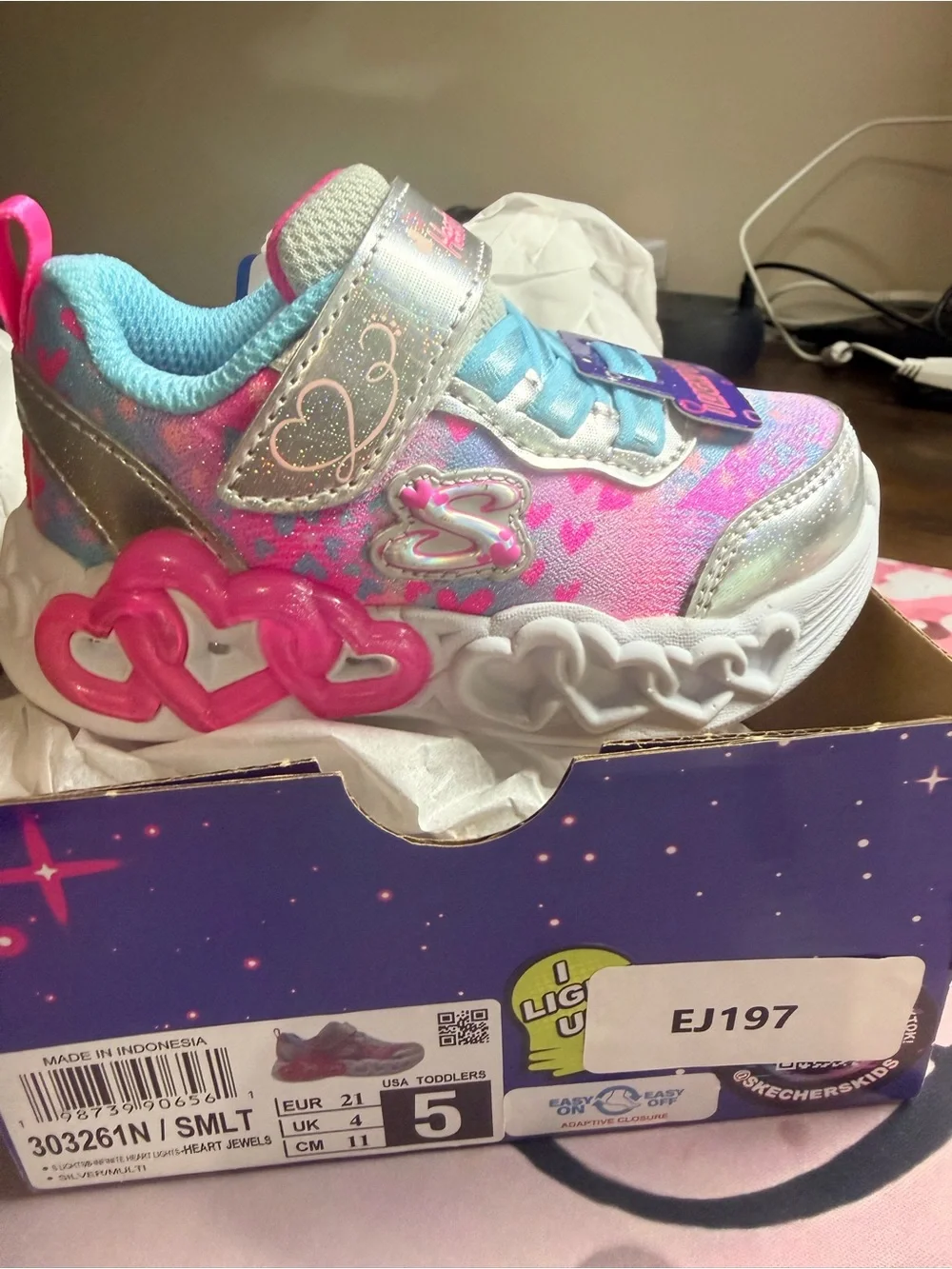 NIB Skechers Heart Lights Heart Jewels Light Up Shoes Toddler Girls Size 5